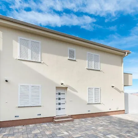 Apartment Matej B Pag Town