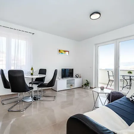Apartment Matej B Pag Town