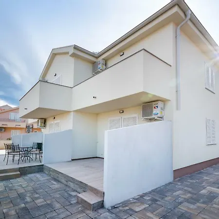 Matej B Apartamento Pag Town