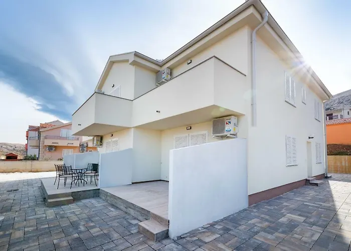 Matej B Appartement Pag Town